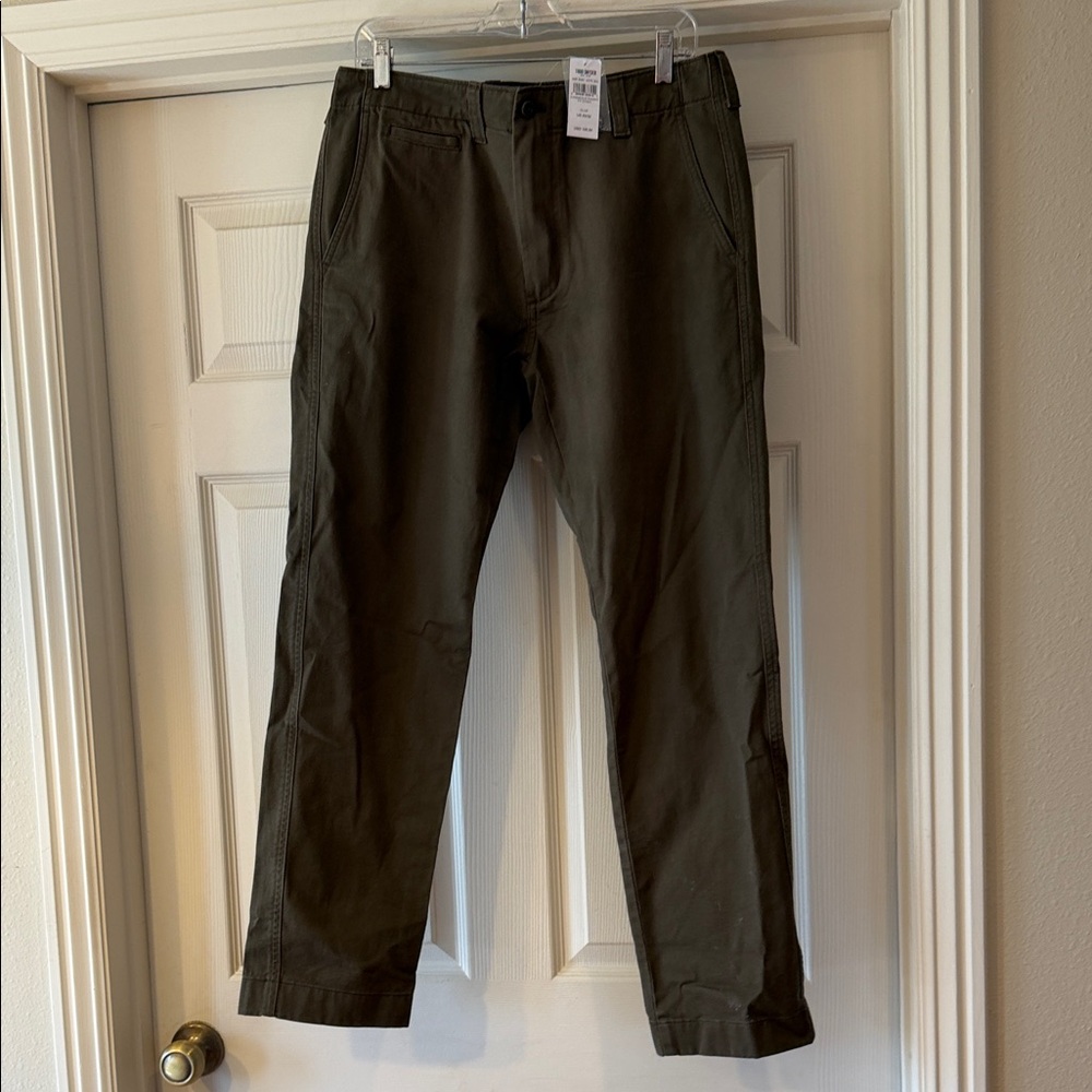 Todd Snyder Olive Straight Fit Chinos Sz 33/32.  NWT. Box 30.  SEE PICTURES